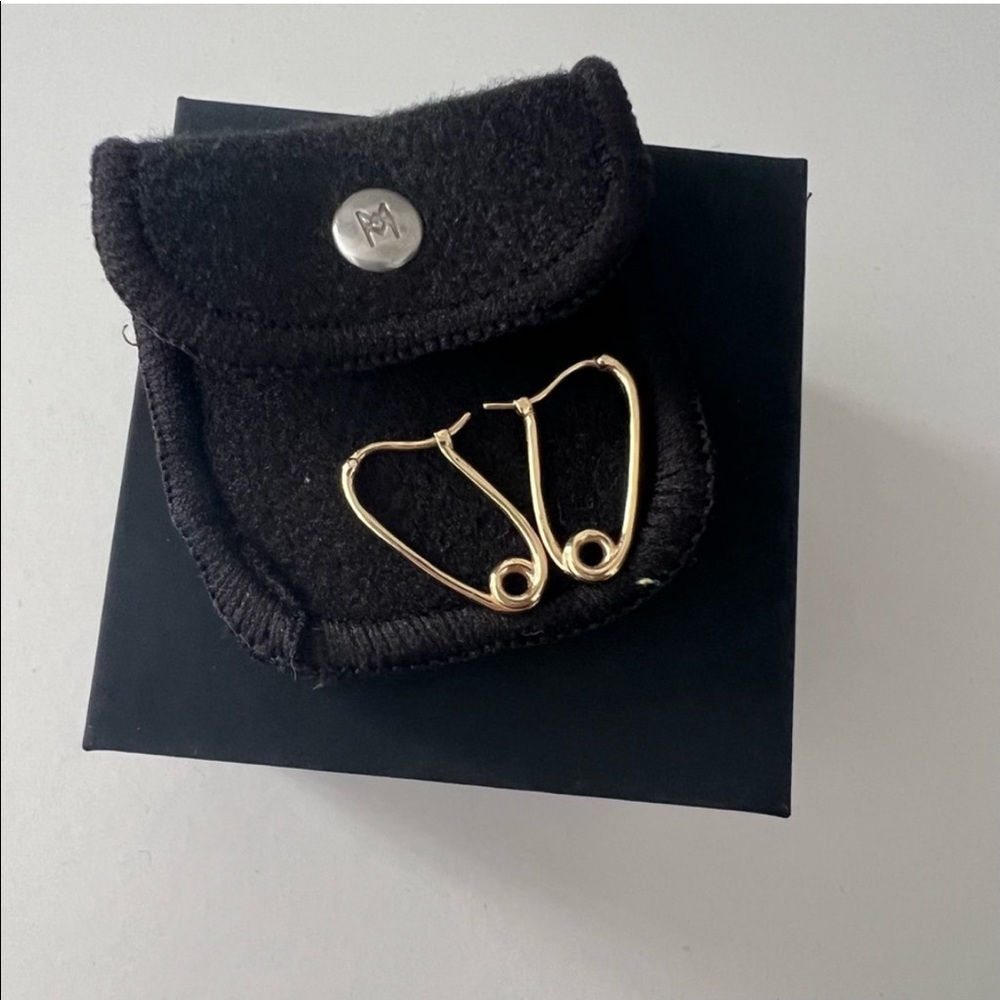 ISO Mejuri 14K Gold Safety Pin Earrings